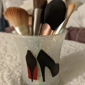 Makeup brush holder